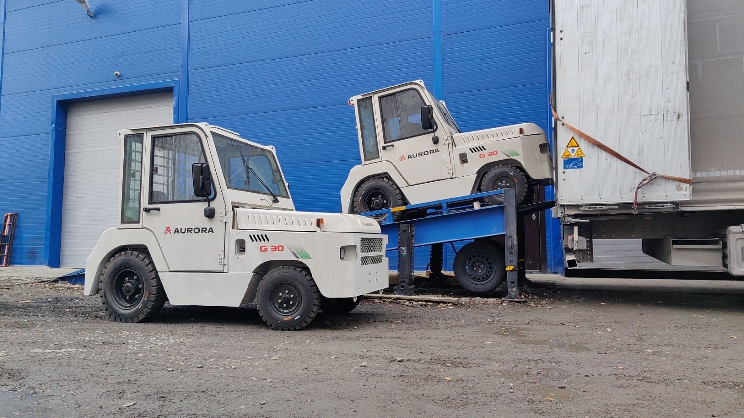 СИБКАР поставил для S7 два новых тягача AURORA FORKLIFT QYСD30 с двигателями Cummins
